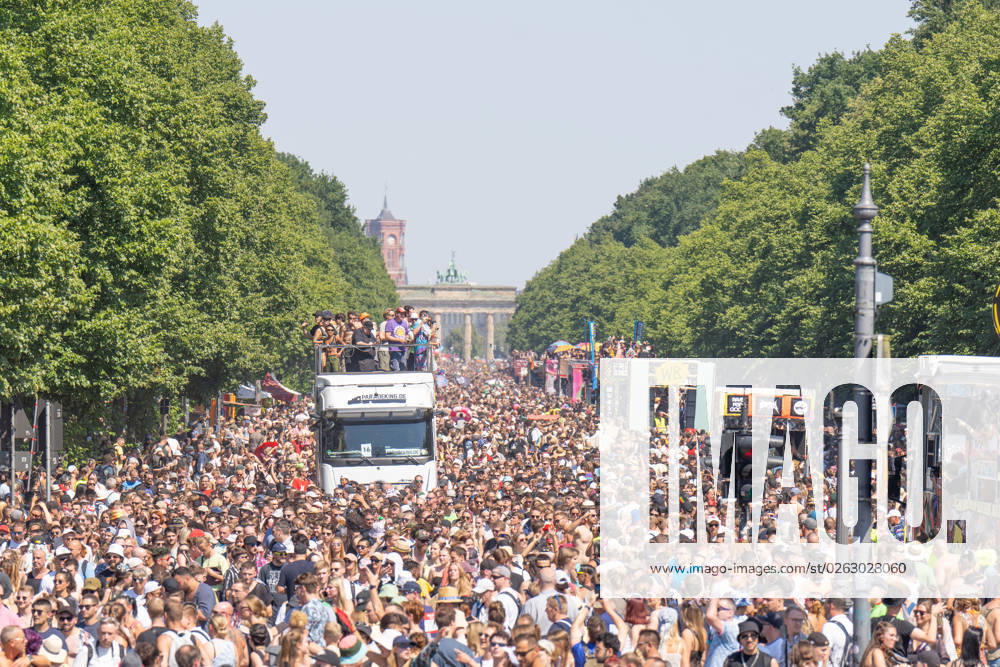 Rave The Planet Techno Parade moved through Berlin Rave The Planet Techno Parade moved on the street of 17 June to the Brandenburg Gate to the Victory Column in Berlin Mitte and back With Dr Motte and many techno DJs 8 7 2023 Berlin Berlin GER