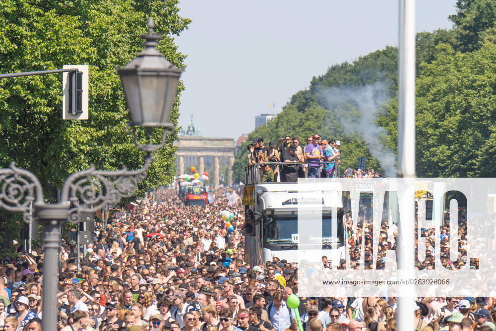 Rave The Planet Techno Parade moved through Berlin Rave The Planet Techno Parade moved on the street of 17 June to the Brandenburg Gate to the Victory Column in Berlin Mitte and back With Dr Motte and many techno DJs 8 7 2023 Berlin Berlin GER