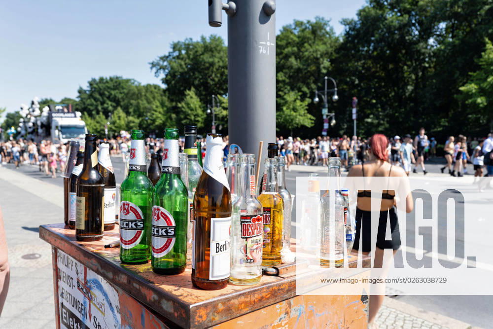 Tens of thousands of people take part in techno parade Rave the Planet Loveparade founder Dr Motte is the organizer Straße des 17 Juni in Großer Tiergarten deposit bottles