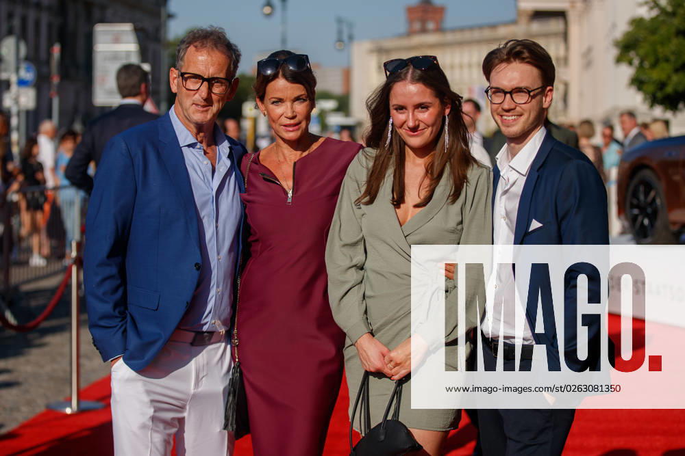 Event State Opera for All Gerit Kling with husband Wolfram Becker and son Leon Kling with girlfriend Ioana at the State Opera for All on 08 07 2023 at the State Opera Berlin