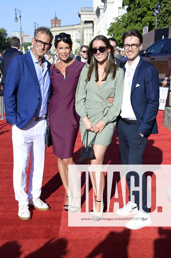 Gerit Kling with husband Wolfram Becker and son Leon Kling with girlfriend at the BMW X Staatsoper Unter den Linden event at the event Staatsoper für alle with Don Carlo as a live broadcast on the Bebelplatz Berlin, 08 07 2023 Foto:xF.xFuturexImage