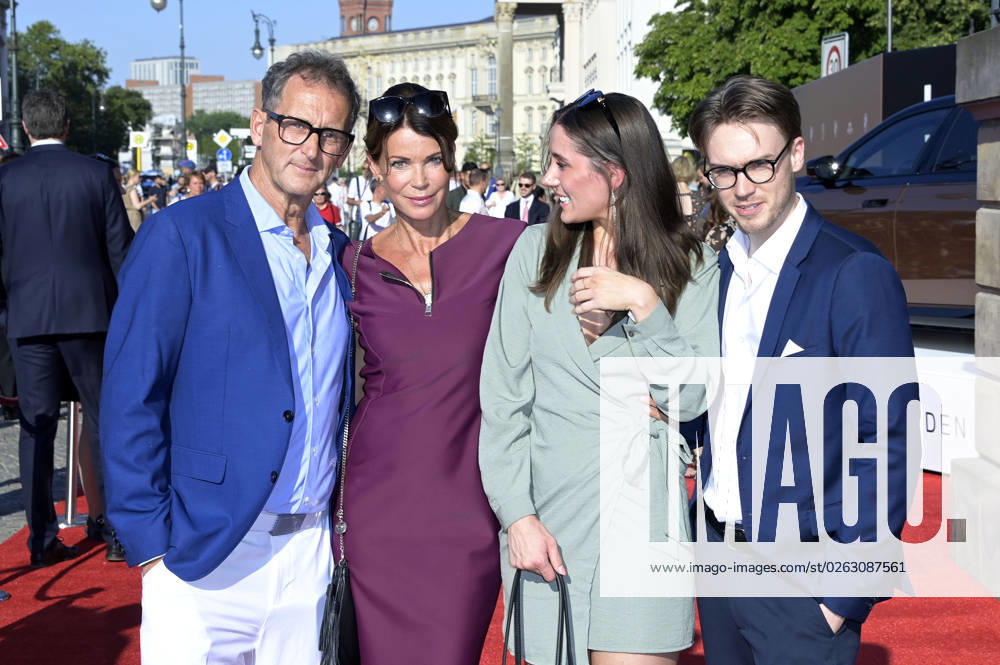 Gerit Kling with husband Wolfram Becker and son Leon Kling with girlfriend at the BMW X Staatsoper Unter den Linden event at the event Staatsoper für alle with Don Carlo as a live broadcast on the Bebelplatz Berlin, 08 07 2023 Foto:xF.xFuturexImage