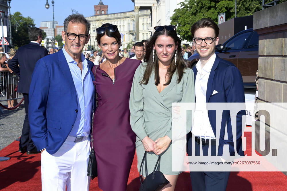 Gerit Kling with husband Wolfram Becker and son Leon Kling with girlfriend at the BMW X Staatsoper Unter den Linden event at the event Staatsoper für alle with Don Carlo as a live broadcast on the Bebelplatz Berlin, 08 07 2023 Foto:xF.xFuturexImage