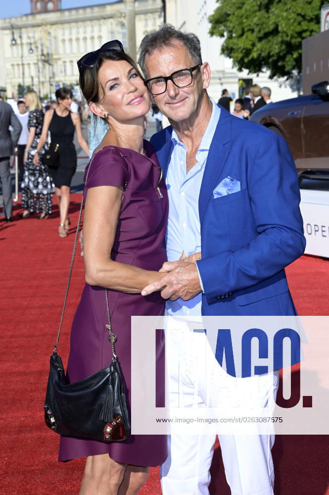 Gerit Kling with husband Wolfram Becker at the BMW X Staatsoper Unter den Linden event at the event Staatsoper für alle with Don Carlo as a live broadcast on the Bebelplatz Berlin, 08 07 2023 Foto:xF.xFuturexImage