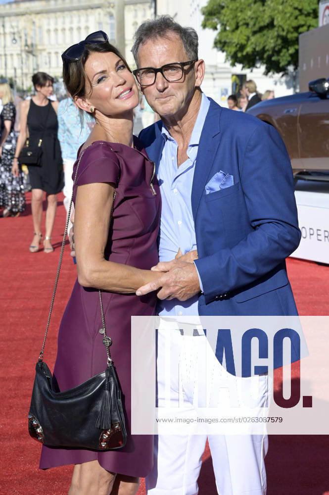 Gerit Kling with husband Wolfram Becker at the BMW X Staatsoper Unter den Linden event at the event Staatsoper für alle with Don Carlo as a live broadcast on the Bebelplatz Berlin, 08 07 2023 Foto:xF.xFuturexImage
