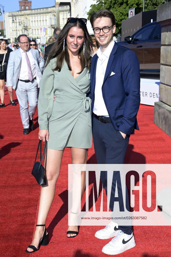 Leon Kling with girlfriend at the BMW X Staatsoper Unter den Linden event at the event Staatsoper für alle with Don Carlo as live broadcast on Bebelplatz Berlin, 08 07 2023 Foto:xF.xFuturexImage