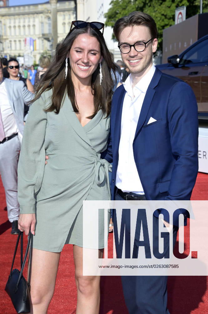 Leon Kling with girlfriend at the BMW X Staatsoper Unter den Linden event at the event Staatsoper für alle with Don Carlo as live broadcast on Bebelplatz Berlin, 08 07 2023 Foto:xF.xFuturexImage