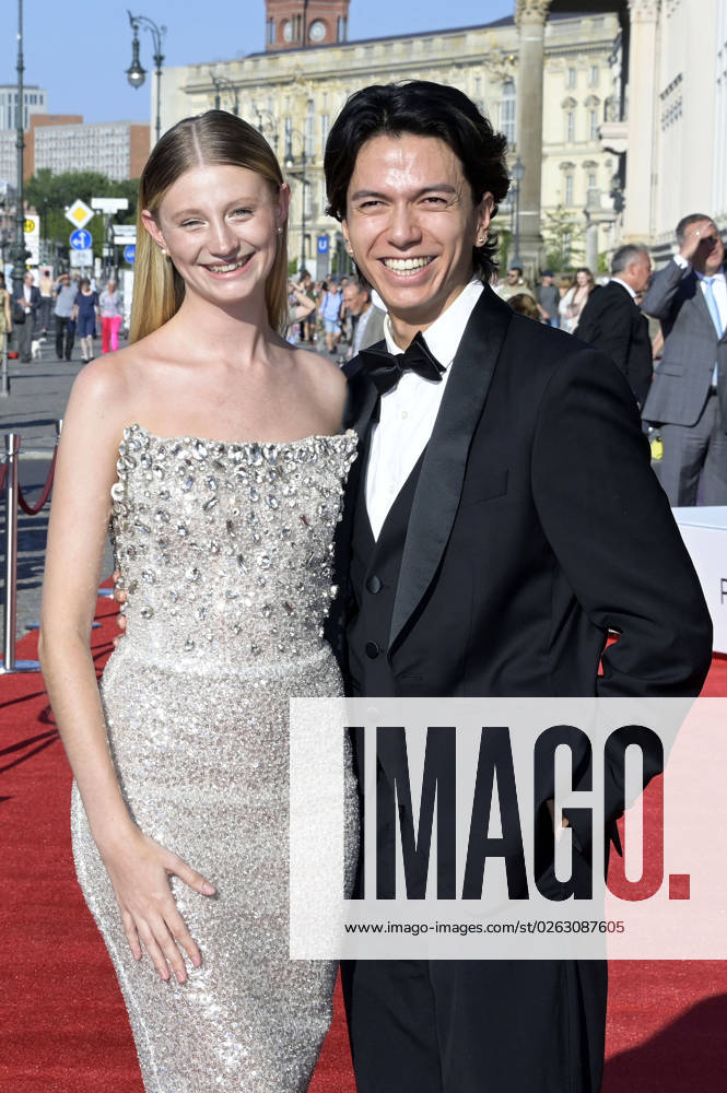 Trixie Giese with husband Samy Neo at the BMW X Staatsoper Unter den Linden event at the event Staatsoper für alle with Don Carlo as live broadcast on Bebelplatz Berlin, 08 07 2023 Foto:xF.xFuturexImage