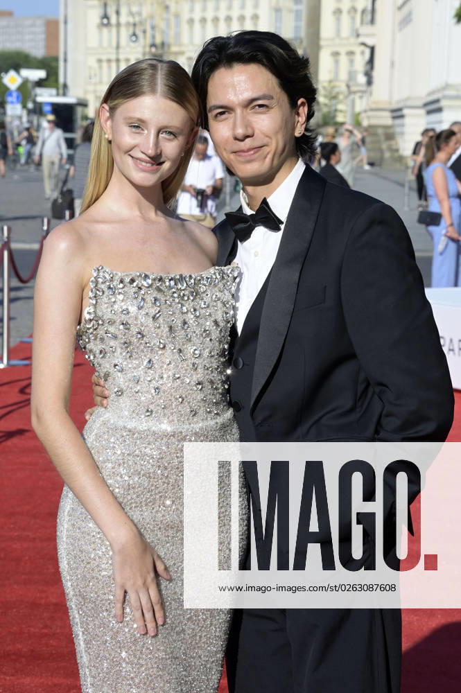 Trixie Giese with husband Samy Neo at the BMW X Staatsoper Unter den Linden event at the event Staatsoper für alle with Don Carlo as live broadcast on Bebelplatz Berlin, 08 07 2023 Foto:xF.xFuturexImage