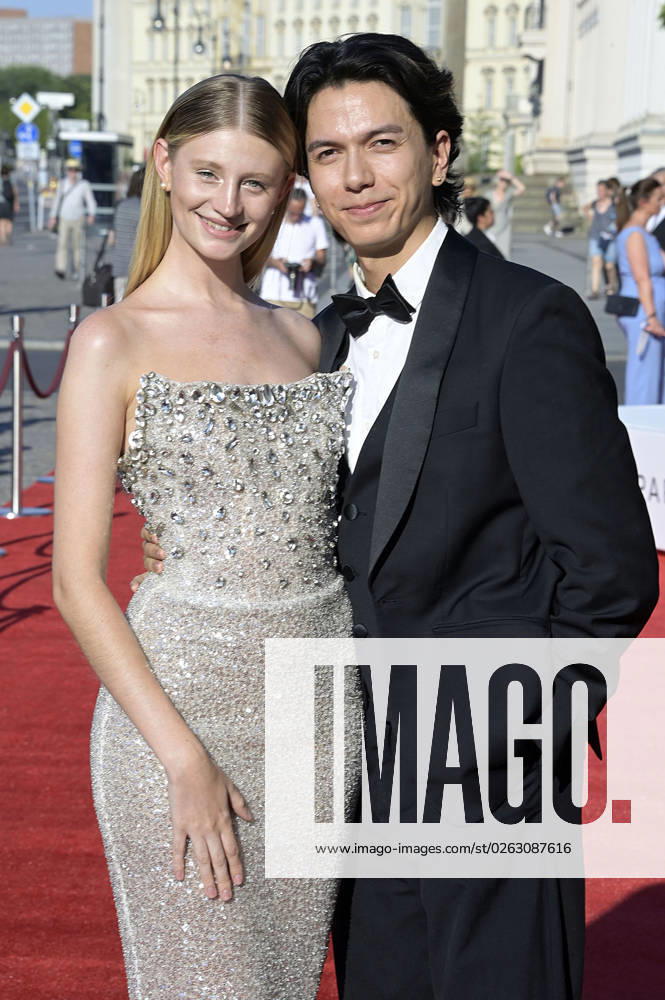 Trixie Giese with husband Samy Neo at the BMW X Staatsoper Unter den Linden event at the event Staatsoper für alle with Don Carlo as live broadcast on Bebelplatz Berlin, 08 07 2023 Foto:xF.xFuturexImage