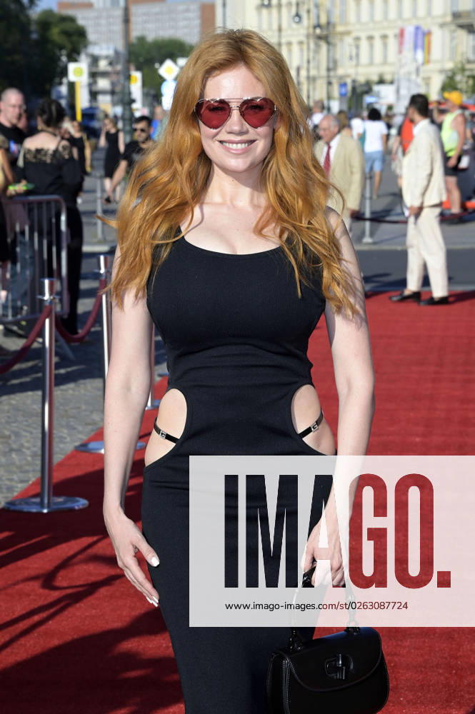 Palina Rojinski at the BMW X Staatsoper Unter den Linden event at the event Staatsoper für alle with Don Carlo as a live broadcast on the Bebelplatz Berlin, 08 07 2023 Foto:xF.xFuturexImage