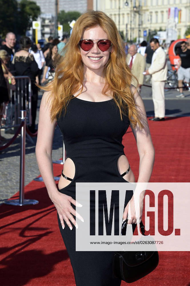 Palina Rojinski at the BMW X Staatsoper Unter den Linden event at the event Staatsoper für alle with Don Carlo as a live broadcast on the Bebelplatz Berlin, 08 07 2023 Foto:xF.xFuturexImage