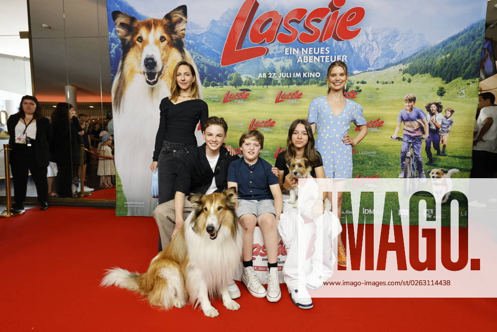 Katharina Schuettler, Nico Marischka, Pelle Staacken, Anna Lucia Gualano and Maike Juettendonk with the two film dogs Lassie and Jack Russell Terrier Pippa at the Lassie A New Adventure film premiere on 9 06 2023 in Berlin Lassie film premiere in Berlin