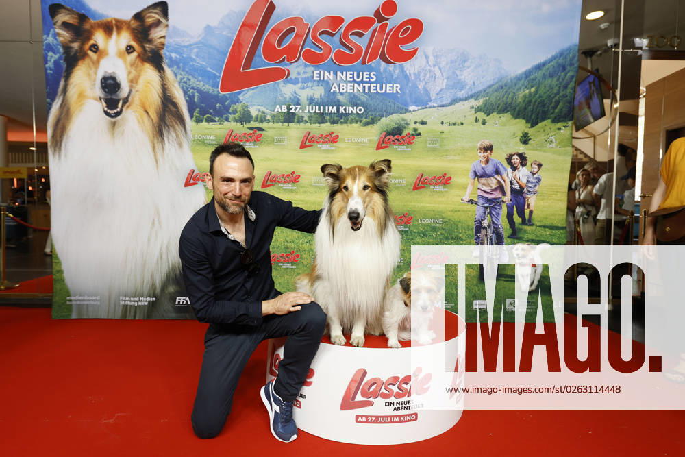 Beniamino Brogi with the film dogs Lassie and Jack Russell Terrier Pippa at the Lassie A New Adventure film premiere on 9 06 2023 in Berlin Lassie film premiere in Berlin