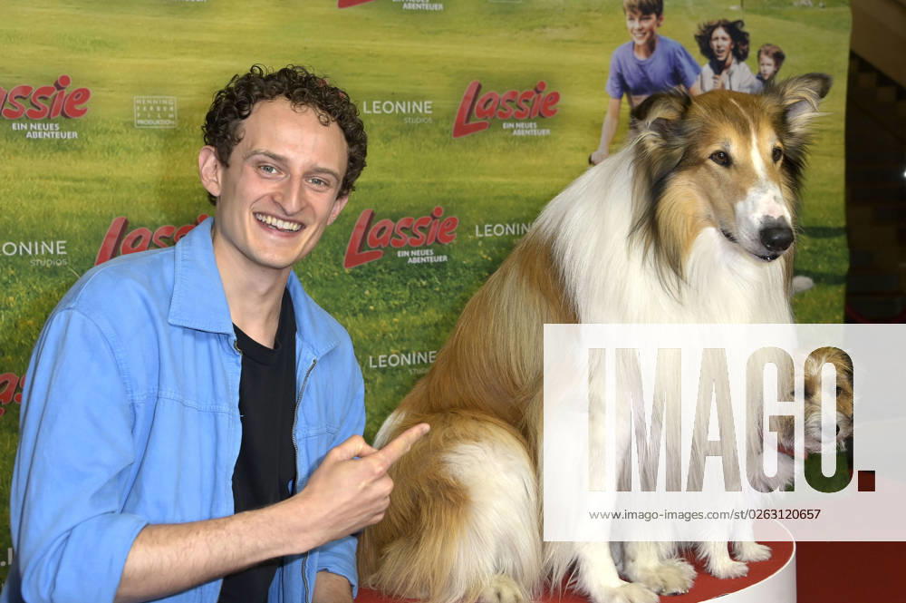 Julian Janssen with the movie dogs Lassie and Pippa at the premiere of the movie Lassie A New Adventure at Zoo Palast Berlin, 09 07 2023 Foto:xF.xFuturexImage
