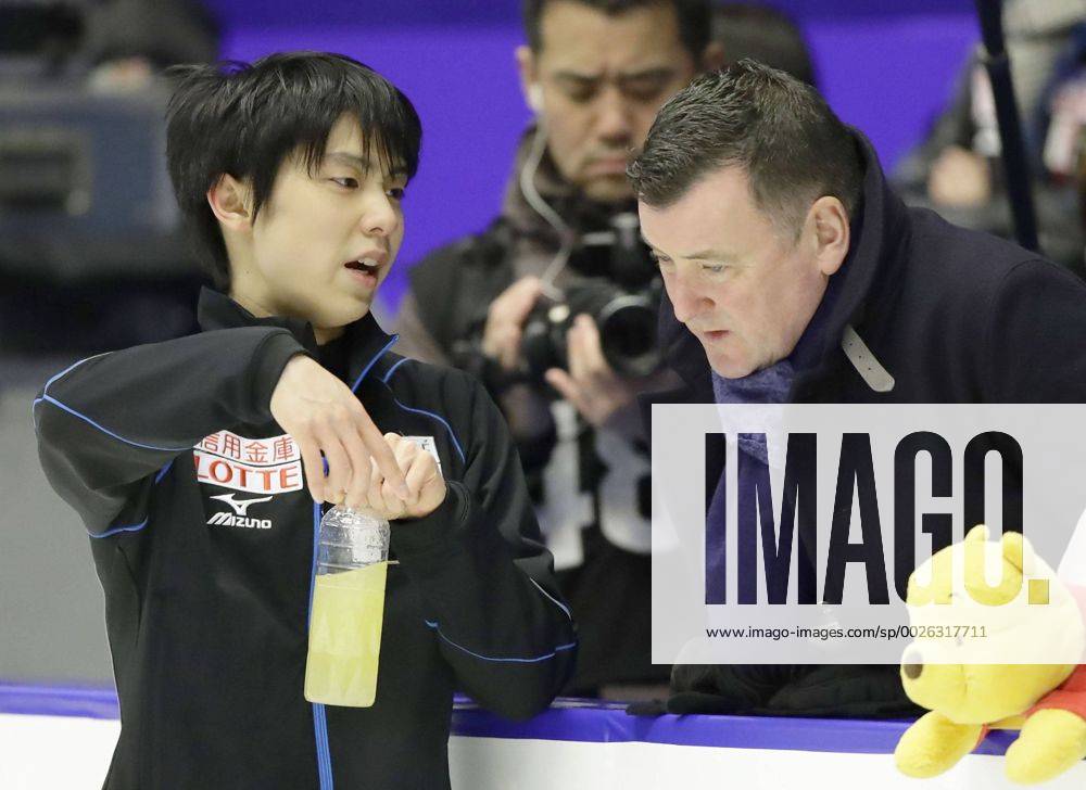 Japan s Hanyu ready for NHK Trophy Figure skating Eiskunstlauf event Yuzuru Hanyu of Japan (L) talks with his coach Brian Orser during an official practice session for the NHK Trophy figure skating event at the Makomanai Sekisui Heim Ice Arena in Sapporo on Nov. 24, 2016. The competition, the final event of the Grand Prix series, will be held from Nov. 25 through Nov. 27.