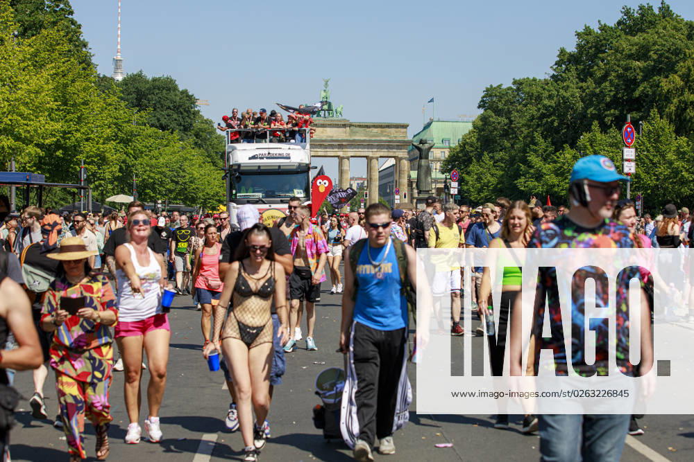 Rave the Planet 2023 Germany, Berlin on 08 July 2023 about 200 000 ravers and techno fans parade through the Tiergarten on the Starsse des 17 Juni on a hot summer day A young woman holds up a homemade sign that reads Love is the Answer