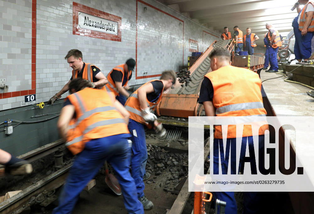 Berlin Germany At the U station Alexanderplatz at the track of the U2, which is closed because of an accident, powerful construction work is being carried out Ballast is being removed and stored temporarily