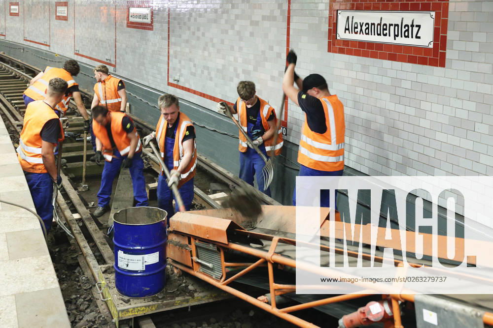 Berlin Germany At the U station Alexanderplatz at the track of the U2, which is closed because of an accident, powerful construction work is being carried out Ballast is being removed and stored temporarily