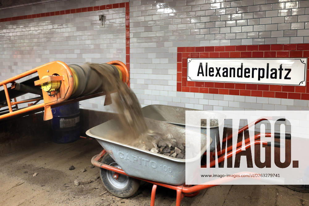 Berlin Germany At the U station Alexanderplatz at the track of the U2, which is closed because of an accident, powerful construction work is being carried out Ballast is being removed and stored temporarily