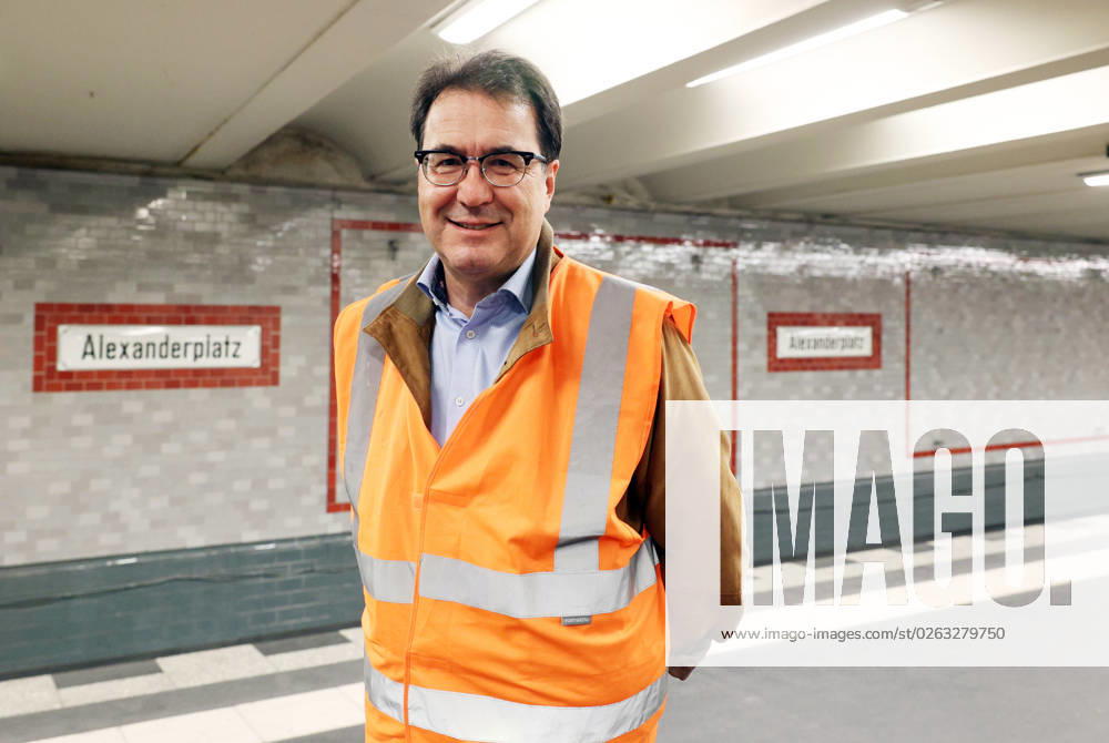 Berlin Germany At the U station Alexanderplatz is at the track of the U2 closed because of an accident powerful construction, responsible is U Bshn construction chief Uwe Kutscher