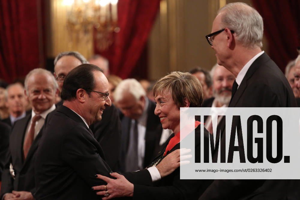 Awarding Ceremony At Elysee Palace - Paris French President Francois Hollande, Julia Kristeva during an awarding ceremony at the Elysee Palace in Paris, France on February 18, 2015. Photo Pool by Hamilton ABACAPRESS.COM Paris IDF France