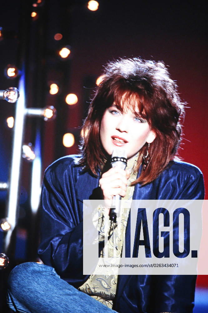 Juliane Werding, deutsche Schlager- und Popsängerin, bei einem Auftritt, Deutschland um 1986.