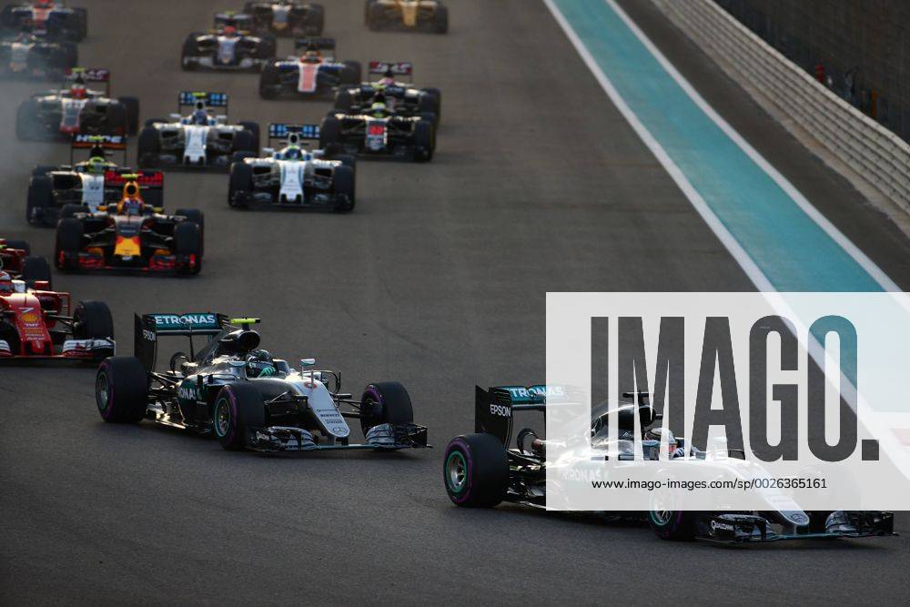 Abu Dhabi Grand Prix, UAE 24 - 27 November 2016 27.11.2016 - Race, Start of the race, Lewis Hamilton (GBR) Mercedes AMG F1 W07 Hybrid leads Nico Rosberg (GER) Mercedes AMG F1 W07 Hybrid