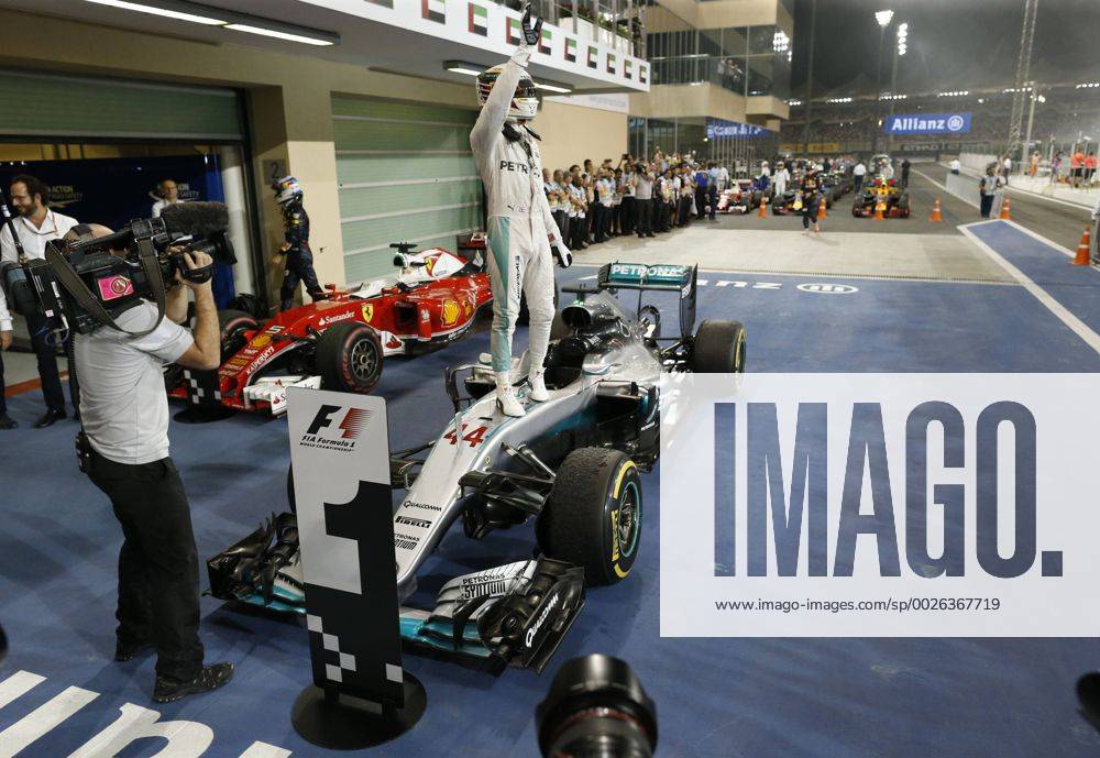 Motorsports: FIA Formula One World Championship WM Weltmeisterschaft 2016, Grand Prix of Abu Dhabi, 44 Lewis Hamilton (GBR, Mercedes AMG Petronas Formula One Team), ZWEIx