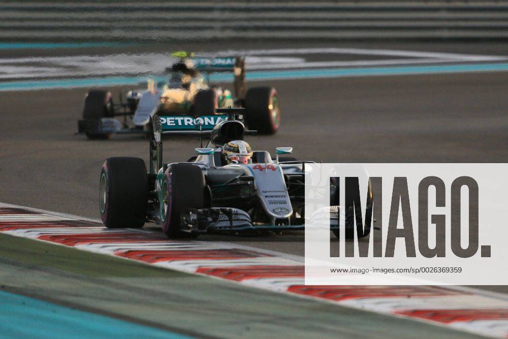 Abu Dhabi, UAE. Formula 1 Grand Prix Abu Dhabi, race day. Mercedes AMG Petronas W07 Hybrid & x2013; Lewis Hamilton leads the race xLeannexBoonx ActionPlus11814928