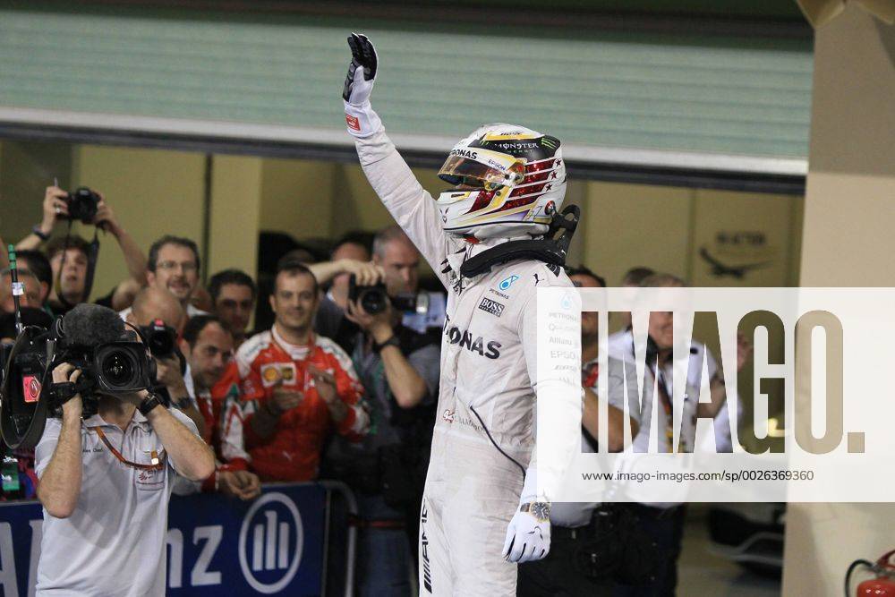 Abu Dhabi, UAE. Formula 1 Grand Prix Abu Dhabi, race day. Mercedes AMG Petronas W07 Hybrid & x2013; Lewis Hamilton wins the Abu Dhabi GP xLeannexBoonx ActionPlus11814929