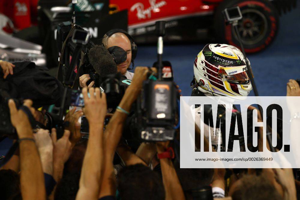 Abu Dhabi Grand Prix, UAE 24 - 27 November 2016 27.11.2016 - Race, 2nd place Nico Rosberg (GER) Mercedes AMG F1 W07 Hybrid and Champion 2016 and Lewis Hamilton (GBR) Mercedes AMG F1 W07 Hybrid race winner