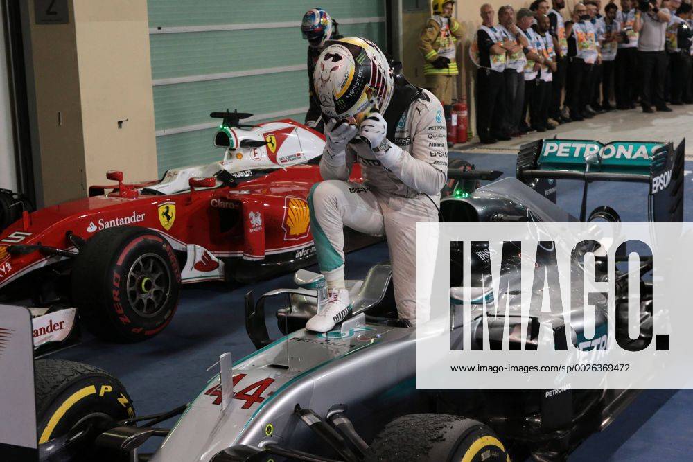 Abu Dhabi Grand Prix, UAE 24 - 27 November 2016 27.11.2016 - Race, Lewis Hamilton (GBR) Mercedes AMG F1 W07 Hybrid race winner