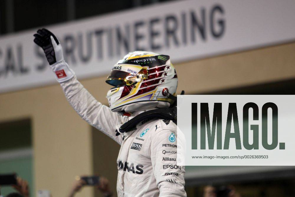 Abu Dhabi Grand Prix, UAE 24 - 27 November 2016 27.11.2016 - Race, Lewis Hamilton (GBR) Mercedes AMG F1 W07 Hybrid race winner