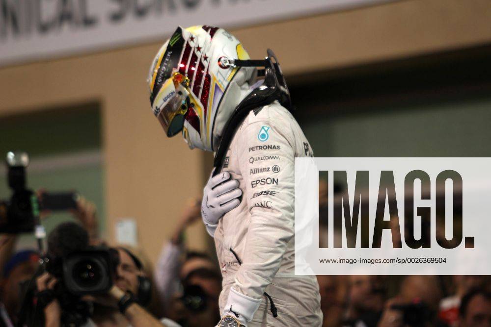 Abu Dhabi Grand Prix, UAE 24 - 27 November 2016 27.11.2016 - Race, Lewis Hamilton (GBR) Mercedes AMG F1 W07 Hybrid race winner