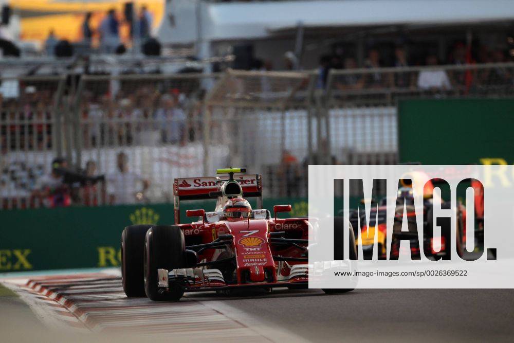 Abu Dhabi Grand Prix, UAE 24 - 27 November 2016 27.11.2016 - Race,Kimi Raikkonen (FIN) Scuderia Ferrari SF16-H leads Daniel Ricciardo (AUS) Red Bull Racing RB12