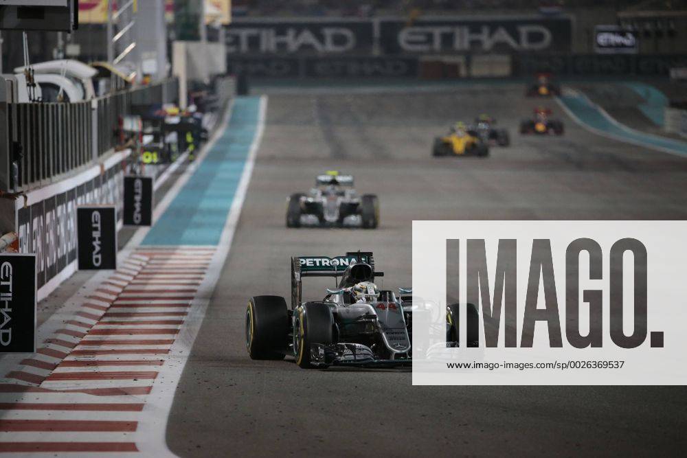 Abu Dhabi Grand Prix, UAE 24 - 27 November 2016 27.11.2016 - Race, Lewis Hamilton (GBR) Mercedes AMG F1 W07 Hybrid