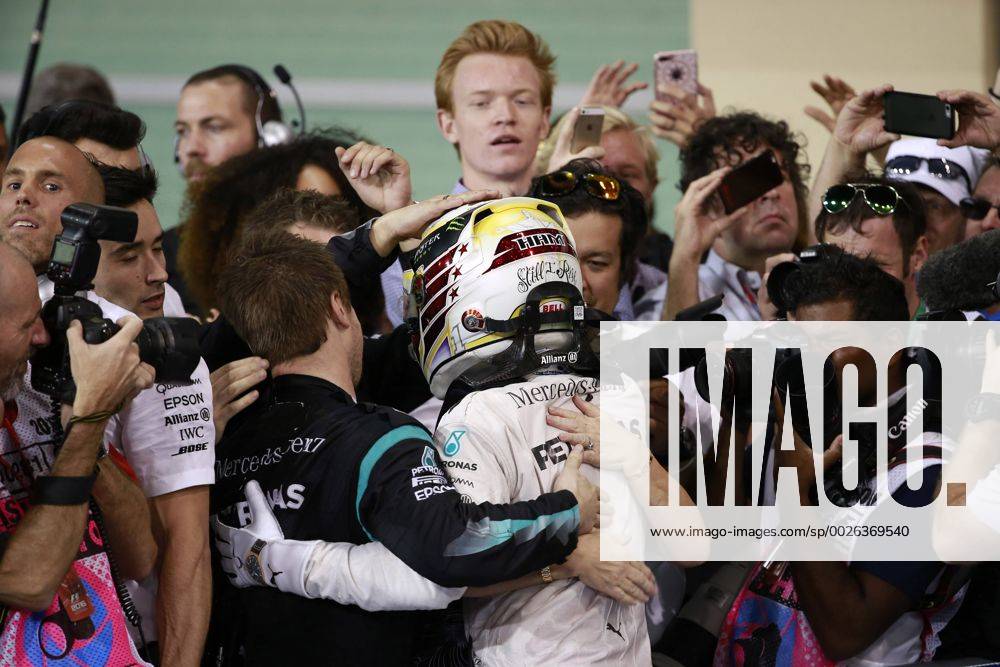 Abu Dhabi Grand Prix, UAE 24 - 27 November 2016 27.11.2016 - Race, Lewis Hamilton (GBR) Mercedes AMG F1 W07 Hybrid race winner