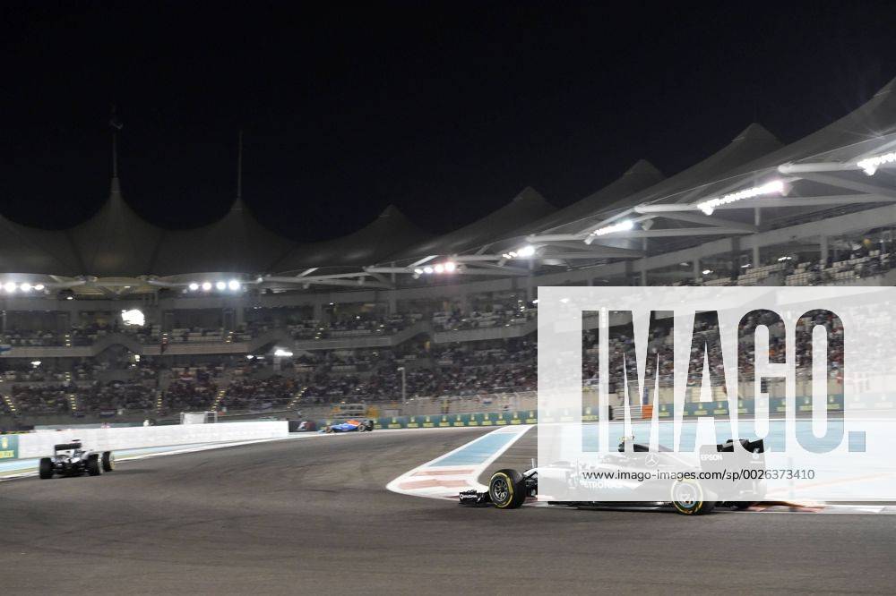 Motorsports: FIA Formula One World Championship WM Weltmeisterschaft 2016, Grand Prix of Abu Dhabi, 44 Lewis Hamilton (GBR, Mercedes AMG Petronas Formula One Team), 6 Nico Rosberg (GER, Mercedes AMG Petronas Formula One Team), ZWEIx