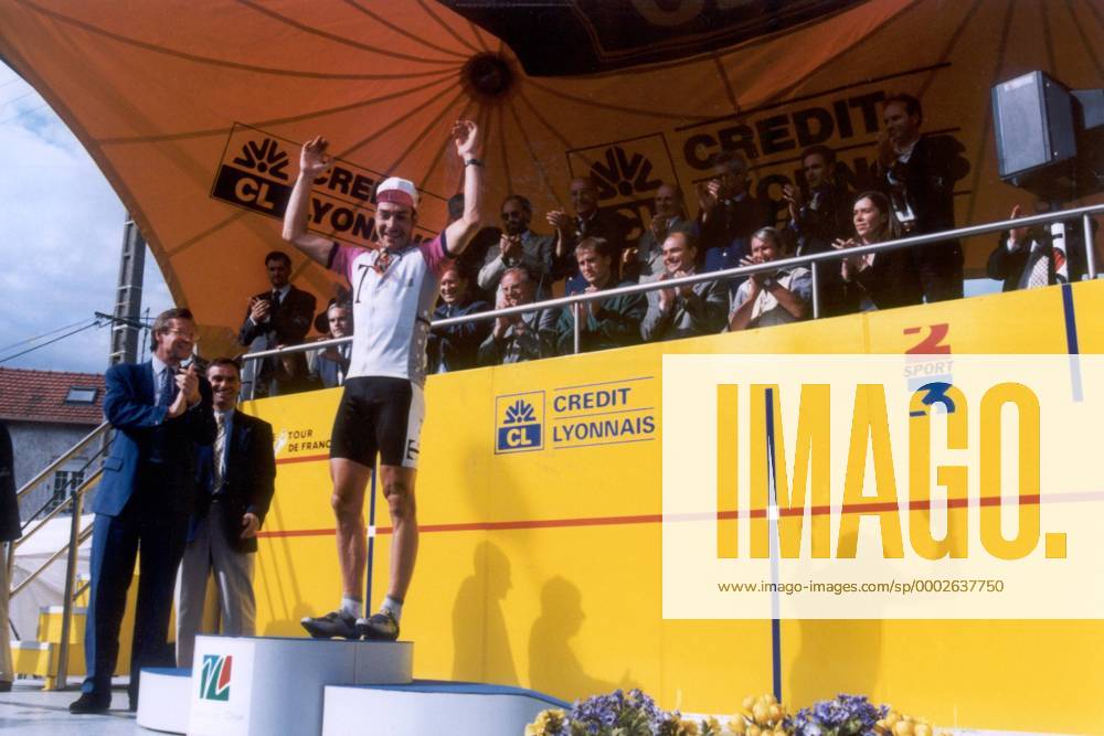 Erik Zabel (Deutschland Telekom) jubelt während der Siegerehrung - Radsport Herren Tour de France 1996, Straßenradsport, Straße, Rad Totale Aufnahmedatum geschätzt Paris Freude, Radsport Herren Tour de France 1996, Straßenradsport, Straße, Rad Totale Aufnahmedatum geschätzt Paris Freude,