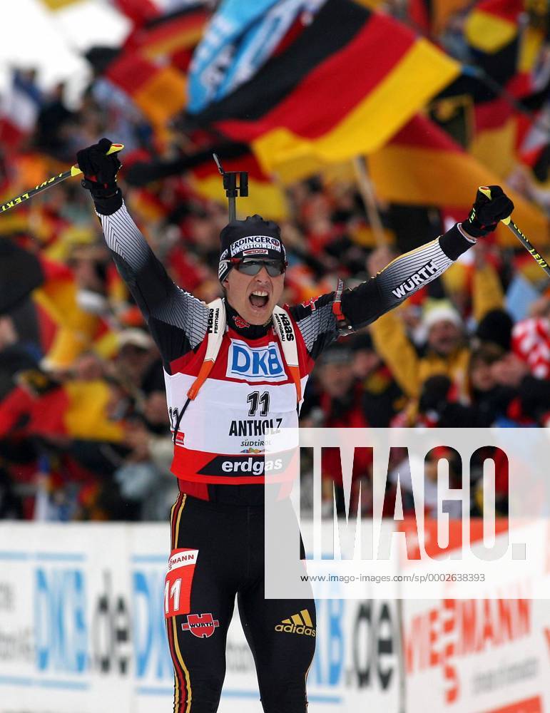 Andreas Birnbacher (Deutschland) freut sich über seinen 2. Platz im Massenstart über 15 km bei der WM 2007 in Antholz Biathlon WM Herren WM 2007, Massenstart, 15km, 15km, Kilometer Einzelbild Antholz Freude, Begeisterung, Biathlon WM Herren WM 2007, Massenstart, 15km, 15km, Kilometer Einzelbild Antholz Freude, Begeisterung,