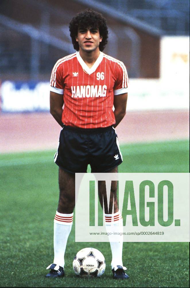 Savas Koc (Hannover 96) Fußball 2. BL Herren Saison 1983 1984, Vorstellung, Präsentation, Pressetermin, Vdia Einzelbild Hannover Fußball 2. BL Herren Saison 1983 1984, Vorstellung, Präsentation, Pressetermin, Vdia Einzelbild Hannover