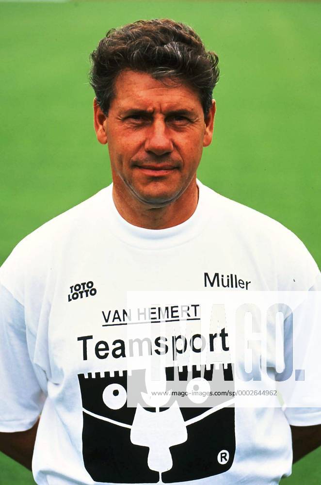 Trainer Eberhard Vogel (Hannover 96) Fußball 2. BL Herren Saison 1992 1993, Vorstellung, Präsentation, Pressetermin, Porträttermin, Vdia Porträt Hannover Fußball 2. BL Herren Saison 1992 1993, Vorstellung, Präsentation, Pressetermin, Porträttermin, Vdia Porträt Hannover