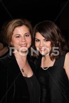 Selena gomez and mother.2009 women in film crystal + lucy awards - backstage .held at hyatt regency century plaza.century city.california.12 06 09 celebrity, hollywood, red carpet, fashion, style, movie star, tv star, photo call