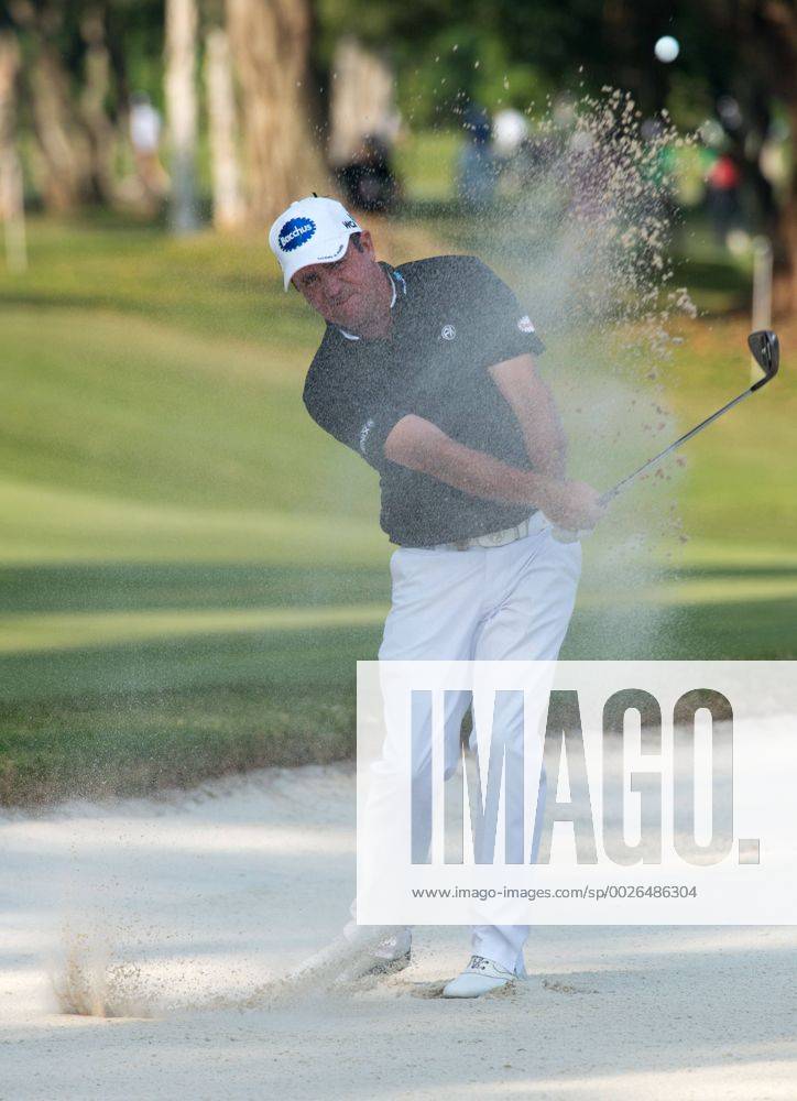 Hong Kong, Hong Kong SAR, China - Australia s Scott Hend takes a standing bunker shot on the 13th green.Day 1 of the Hong Kong Open Golf at the Hong Kong Golf Club Fanling..Â© . Day 1 of the Hong Kong Open Golf - ZUMAr144 20161208_zap_r144_006