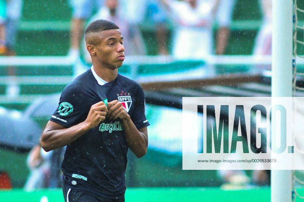 SPFC x Santa Cruz SÃO PAULO, SP - 11.12.2016: SPFC X SANTA CRUZ - David Neres of São Paulo during the match between São Paulo Futebol Clube x Santa Cruz held at the Estadio Paulo Machado de Carvalho, the Pacaembu Stadium. The match is valid for the thirty-eighth round of the Brasileirão 2016 Chevrolet. (Photo: Maurício Rummens Fotoarena) x1242276x MaurícioxRummens