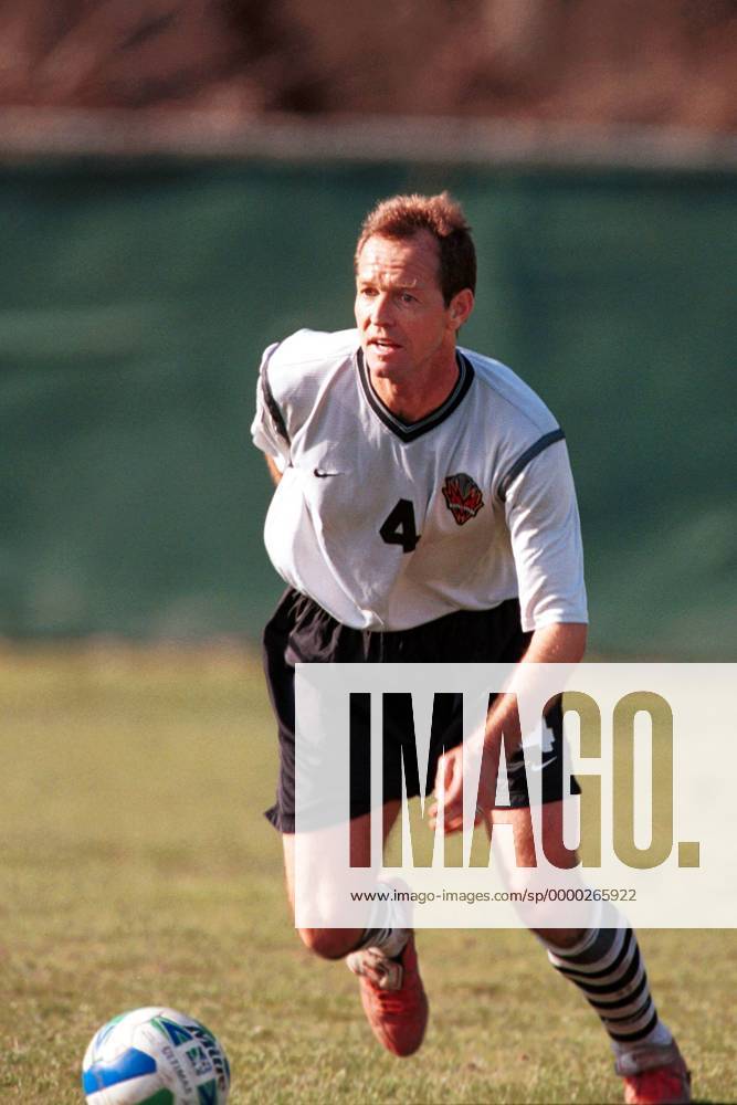 Thomas Dooley (N. Y. Metro Stars) am Ball Fußball Herren MLS 2000, Major League Soccer, New York MetroStars, NY, N.Y. (USA), Trainingsauftakt Einzelbild New York Dynamik,