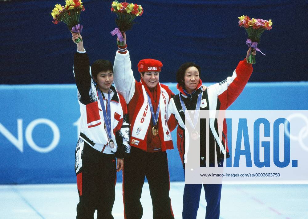 Siegerehrung 500m, v.li.: Yang Yang (China), Olympiasiegerin Annie Perreault (Kanada) und Lee Kyung Chun (Südkorea) - (aflo003) Short Track OS Winter Damen Olympische Spiele Nagano 1998, Winterspiele, Shorttrack Gruppe Nagano Short Track OS Winter Damen Olympische Spiele Nagano 1998, Winterspiele, Shorttrack Gruppe Nagano