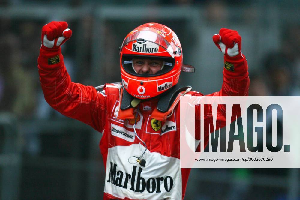 Michael Schumacher (Deutschland Ferrari) jubelt über seinen Sieg beim GP von China 2006 - Motorsport Grand Prix Damen Großer Preis von China 2006, Formel 1 Weltmeisterschaft, F1, F, GP, WM Einzelbild Shanghai Freude, Motorsport Grand Prix Damen Großer Preis von China 2006, Formel 1 Weltmeisterschaft, F1, F, GP, WM Einzelbild Shanghai Freude,