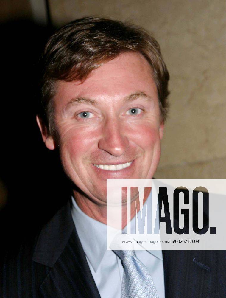 New York, New York, U.S. - I11998BT.Samsung s Four Seasons Of Hope Gala to Benefit the Keep a Child Alive Foundation at Cipriani Wall Street , NEW YORK New York 06-18-2007. - - WAYNE GRETZKY SEAON OF HOPE BT - ZUMAta1_ 75708114st